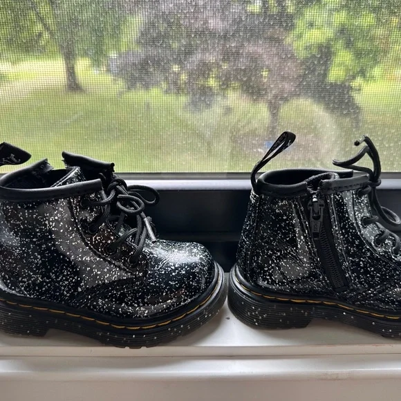 Doc Martens toddler 1460 GLITTER LACE UP BOOTS - Picture 2 of 4